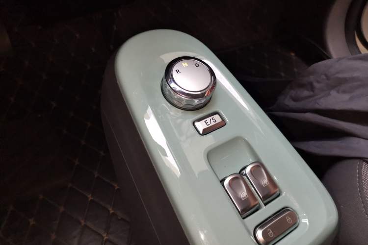 Used CHANGAN NEVO Lumin 2022 210km Sweet Edition Gear Lever