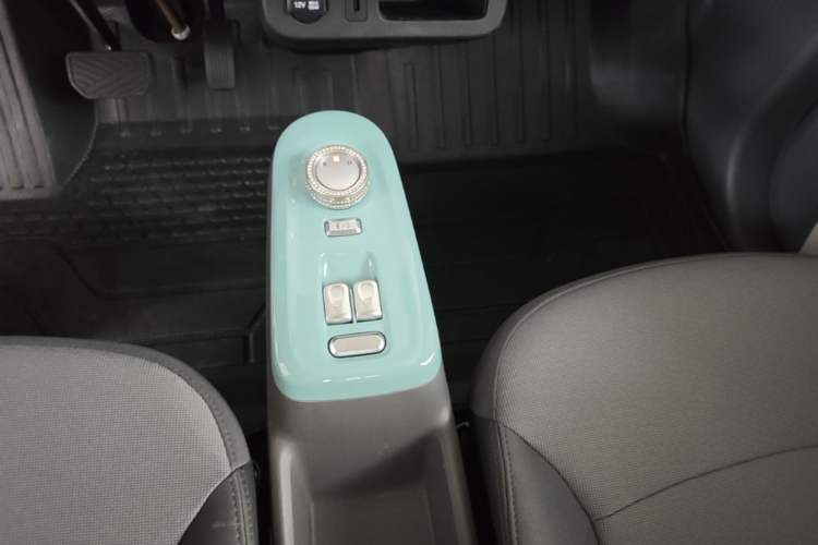 Used CHANGAN NEVO Lumin 2022 155 km – Refreshingly Sweet Edition Gear Lever