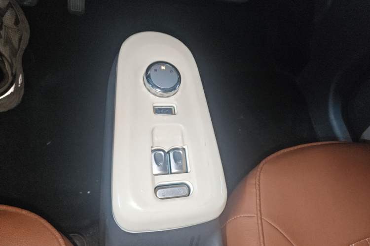 Used CHANGAN NEVO Lumin 2022 210km Sweet Edition Gear Lever