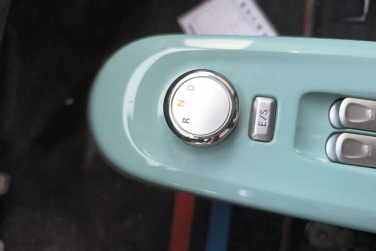 Used CHANGAN NEVO Lumin 2022 210km Sweet Edition Gear Lever
