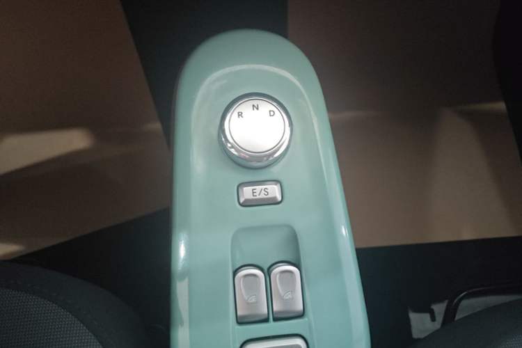 Used CHANGAN NEVO Lumin 2022 210km Sweet Edition Gear Lever