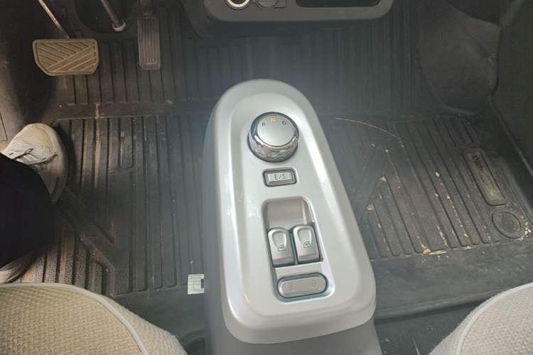 Used CHANGAN NEVO Lumin 2022 155 km – Refreshingly Sweet Edition Gear Lever