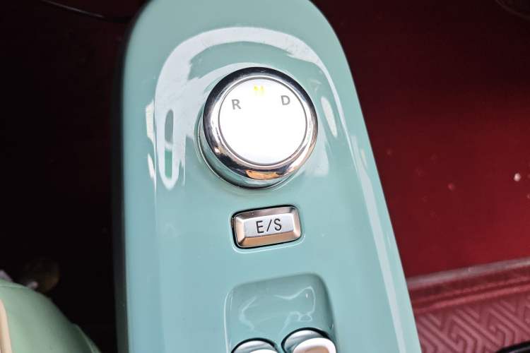 Used CHANGAN NEVO Lumin 2022 155 km – Refreshingly Sweet Edition Gear Lever