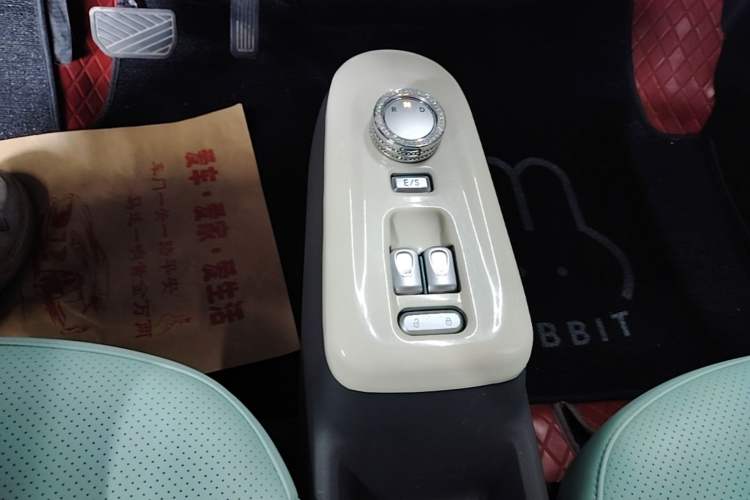Used CHANGAN NEVO Lumin 2022 155 km – Refreshingly Sweet Edition Gear Lever