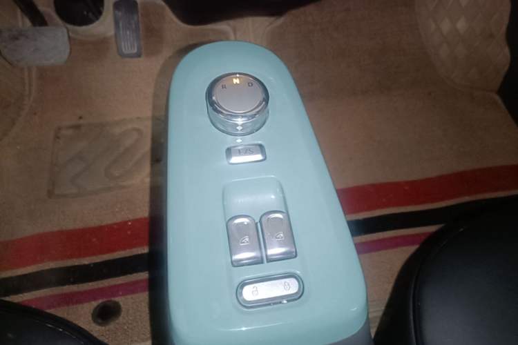Used CHANGAN NEVO Lumin 2022 210km Sweet Edition Gear Lever