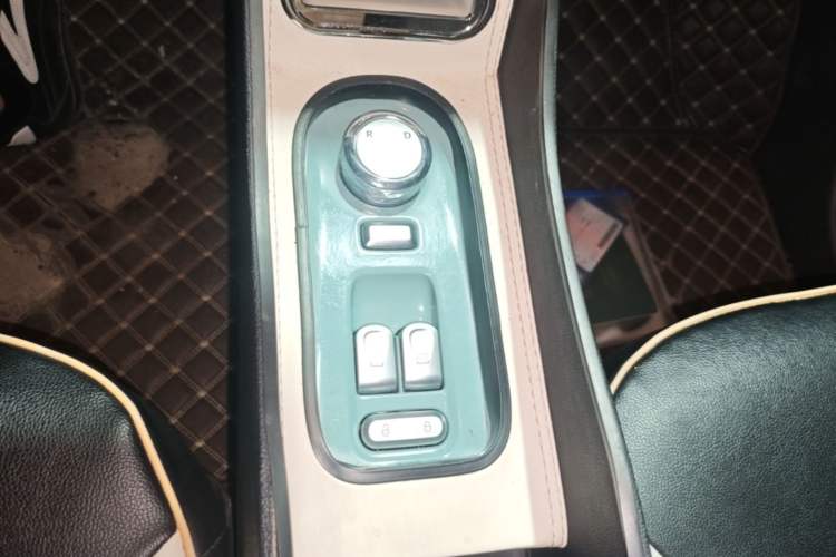 Used CHANGAN NEVO Lumin 2022 155 km – Refreshingly Sweet Edition Gear Lever