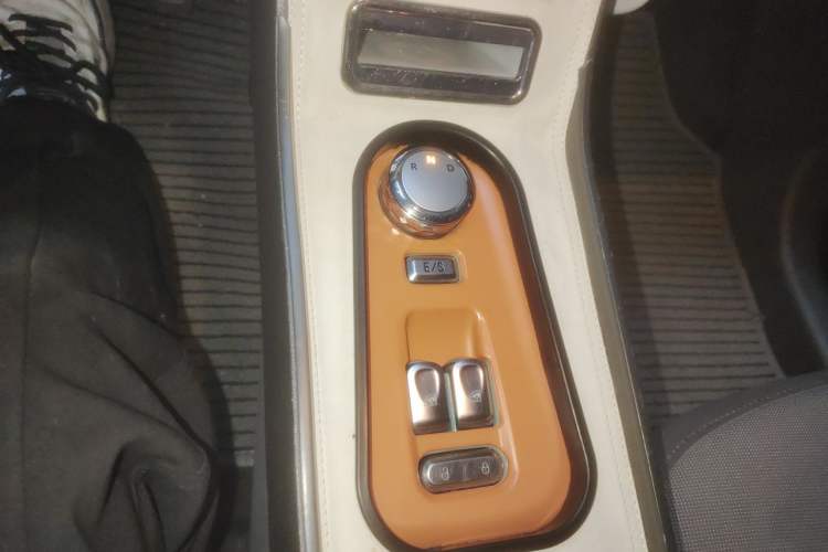 Used CHANGAN NEVO Lumin 2022 210km Sweet Edition Gear Lever