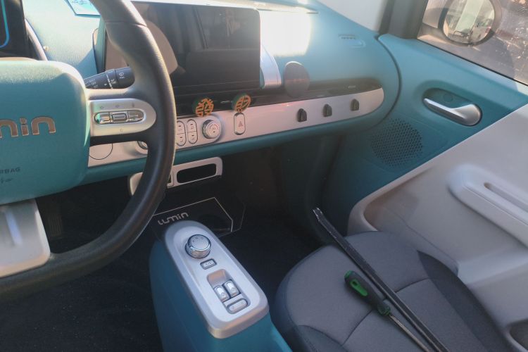 Used CHANGAN NEVO Lumin 2022 155 km – Refreshingly Sweet Edition Gear Lever