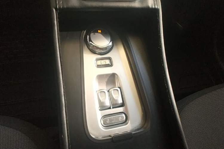 Used CHANGAN NEVO Lumin 2022 210km Sweet Edition Gear Lever