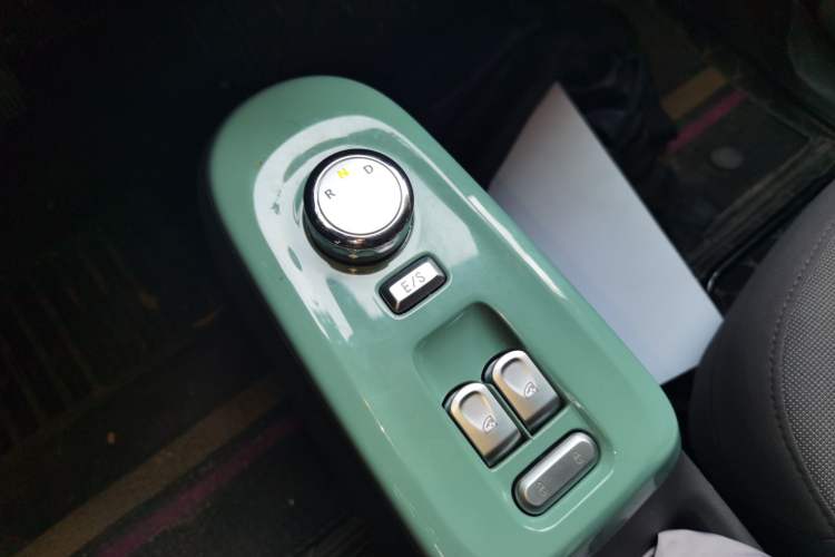 Used CHANGAN NEVO Lumin 2022 155 km – Refreshingly Sweet Edition Gear Lever