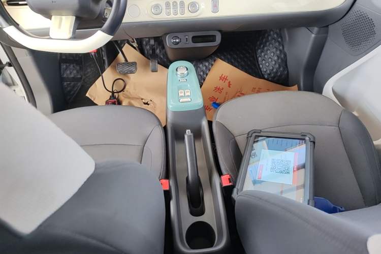Used CHANGAN NEVO Lumin 2022 155 km – Refreshingly Sweet Edition Gear Lever