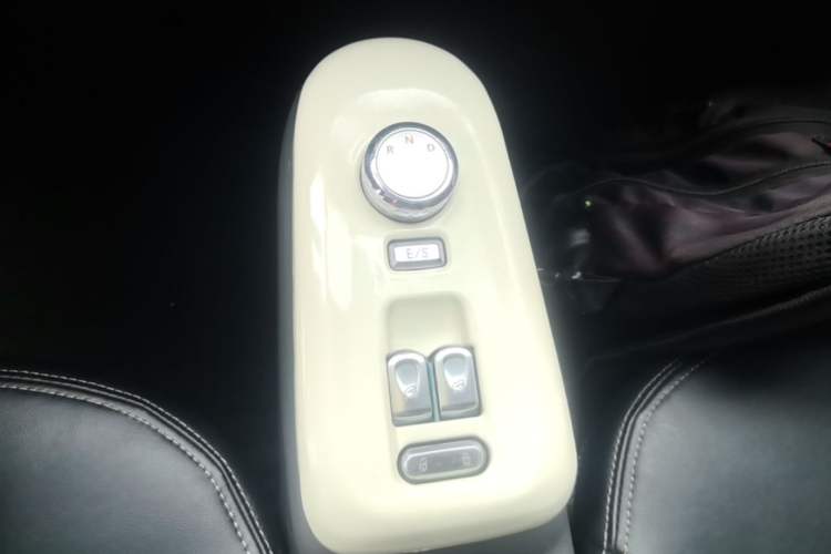 Used CHANGAN NEVO Lumin 2022 210km Sweet Edition Gear Lever