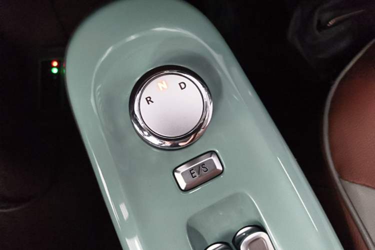 Used CHANGAN NEVO Lumin 2022 155 km – Refreshingly Sweet Edition Gear Lever