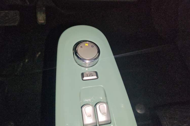 Used CHANGAN NEVO Lumin 2022 210km Sweet Edition Gear Lever