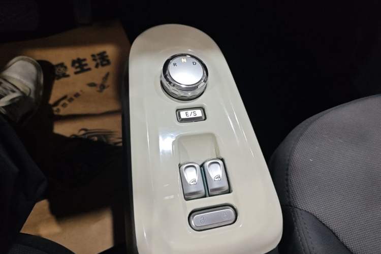 Used CHANGAN NEVO Lumin 2022 210km Sweet Edition Gear Lever