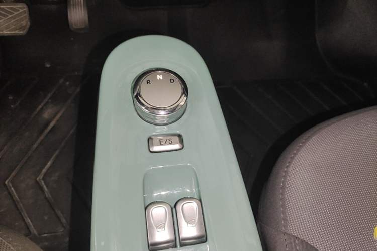 Used CHANGAN NEVO Lumin 2022 210km Sweet Edition Gear Lever