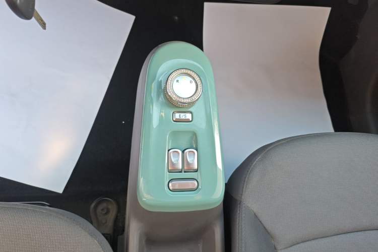 Used CHANGAN NEVO Lumin 2022 210km Sweet Edition Gear Lever