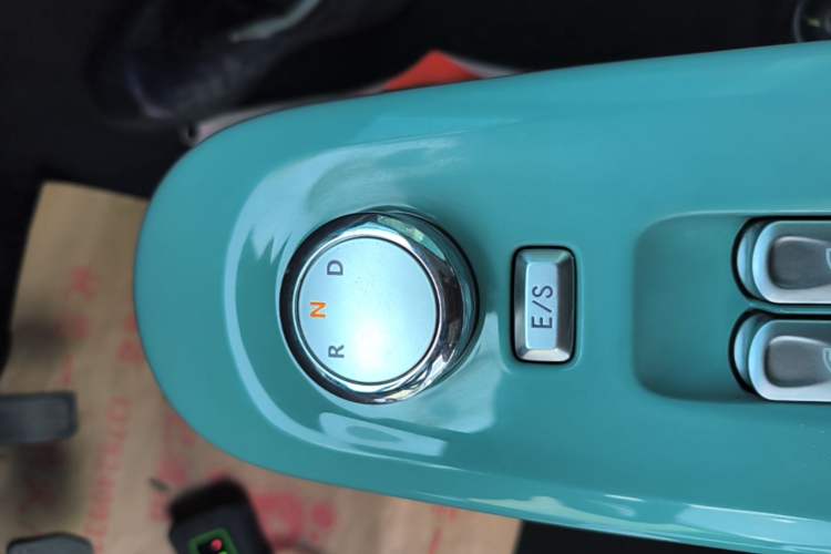 Used CHANGAN NEVO Lumin 2022 155 km – Refreshingly Sweet Edition Gear Lever