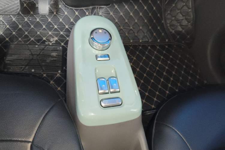 Used CHANGAN NEVO Lumin 2022 210km Sweet Edition Gear Lever