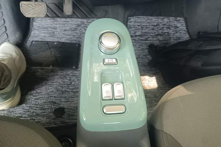 Used CHANGAN NEVO Lumin 2022 155 km – Refreshingly Sweet Edition Gear Lever