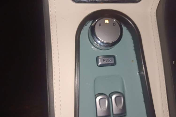 Used CHANGAN NEVO Lumin 2022 210km Sweet Edition Gear Lever