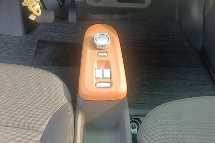 Used CHANGAN NEVO Lumin 2022 155 km – Refreshingly Sweet Edition Gear Lever
