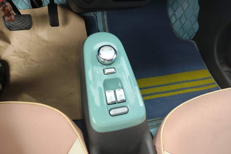 Used CHANGAN NEVO Lumin 2022 210km Sweet Edition Gear Lever