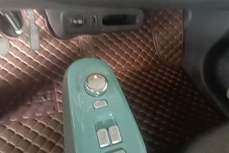 Used CHANGAN NEVO Lumin 2022 155 km – Refreshingly Sweet Edition Gear Lever