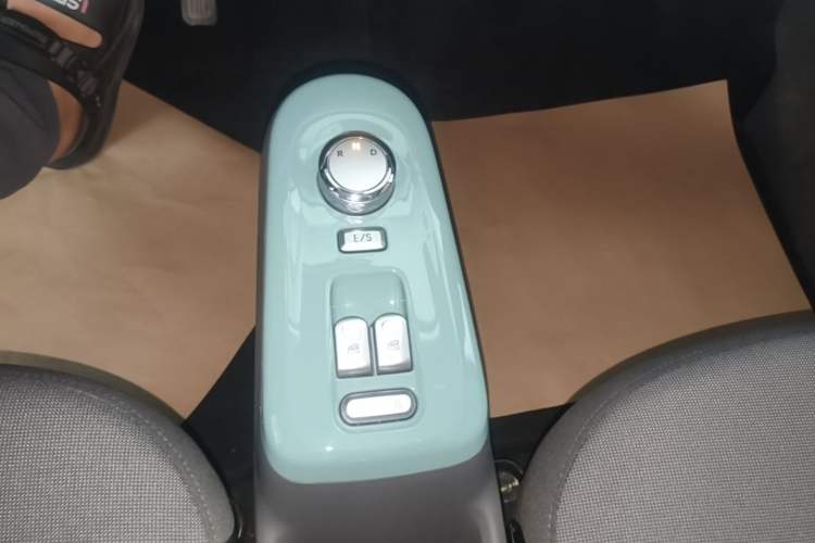 Used CHANGAN NEVO Lumin 2022 155 km – Refreshingly Sweet Edition Gear Lever