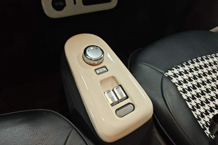 Used CHANGAN NEVO Lumin 2022 210km Sweet Edition Gear Lever