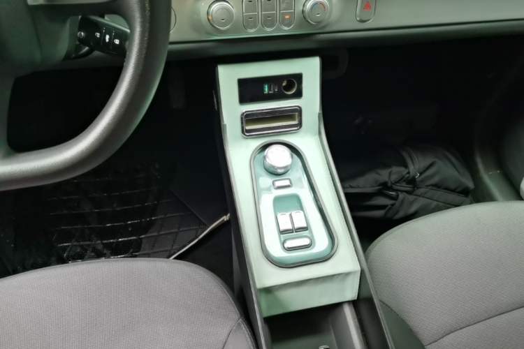 Used CHANGAN NEVO Lumin 2022 155 km – Refreshingly Sweet Edition Gear Lever