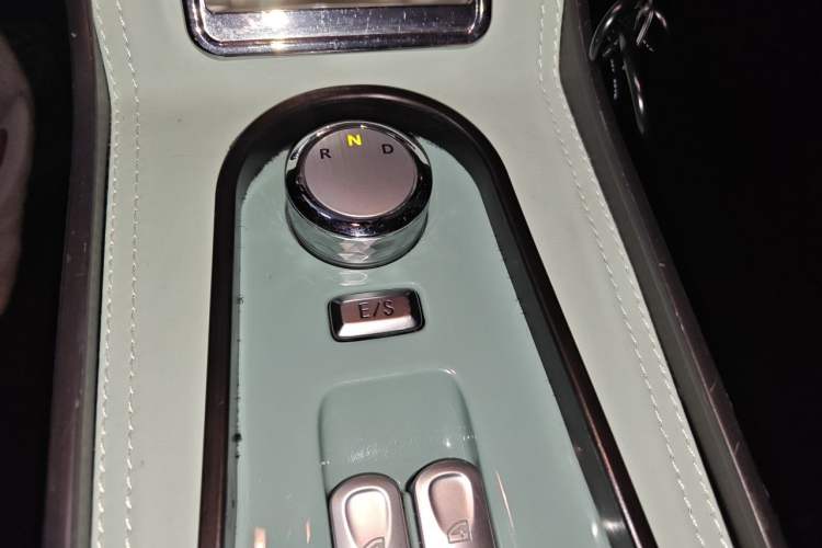 Used CHANGAN NEVO Lumin 2022 210km Sweet Edition Gear Lever