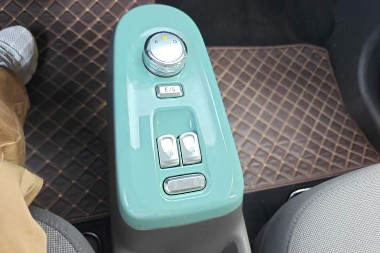 Used CHANGAN NEVO Lumin 2022 210km Sweet Edition Gear Lever