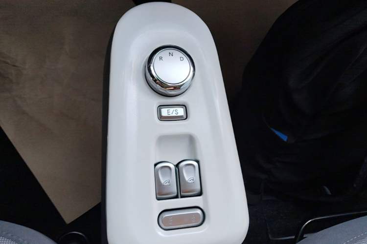 Used CHANGAN NEVO Lumin 2022 210km Sweet Edition Gear Lever