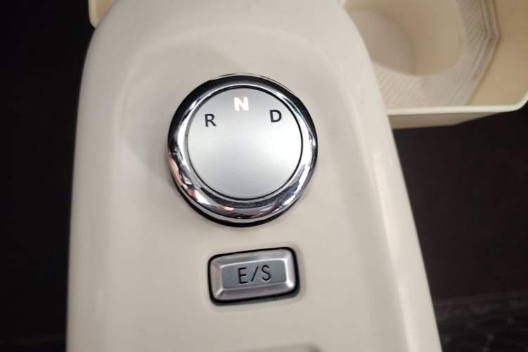 Used CHANGAN NEVO Lumin 2022 210km Sweet Edition Gear Lever