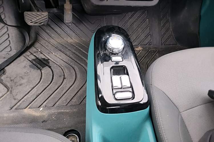 Used CHANGAN NEVO Lumin 2022 210km Sweet Edition Gear Lever