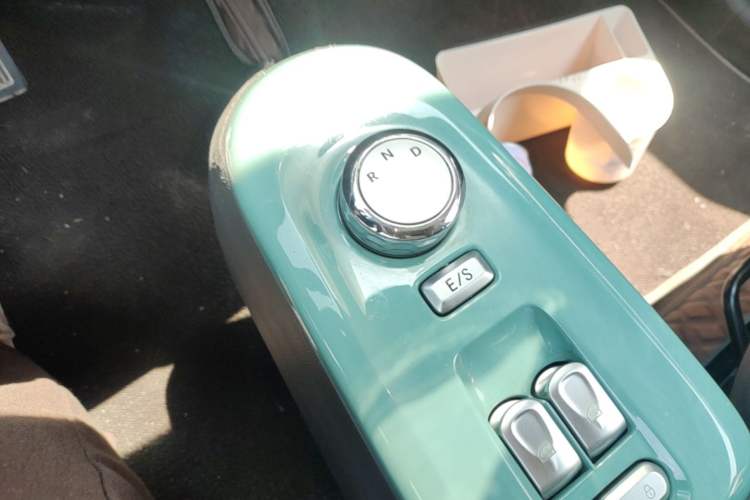 Used CHANGAN NEVO Lumin 2022 155 km – Refreshingly Sweet Edition Gear Lever