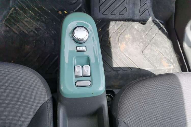 Used CHANGAN NEVO Lumin 2022 155 km – Refreshingly Sweet Edition Gear Lever