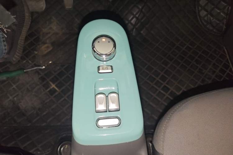 Used CHANGAN NEVO Lumin 2022 155 km – Refreshingly Sweet Edition Gear Lever