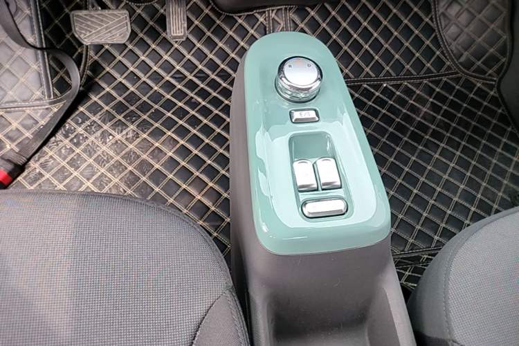 Used CHANGAN NEVO Lumin 2022 210km Sweet Edition Gear Lever