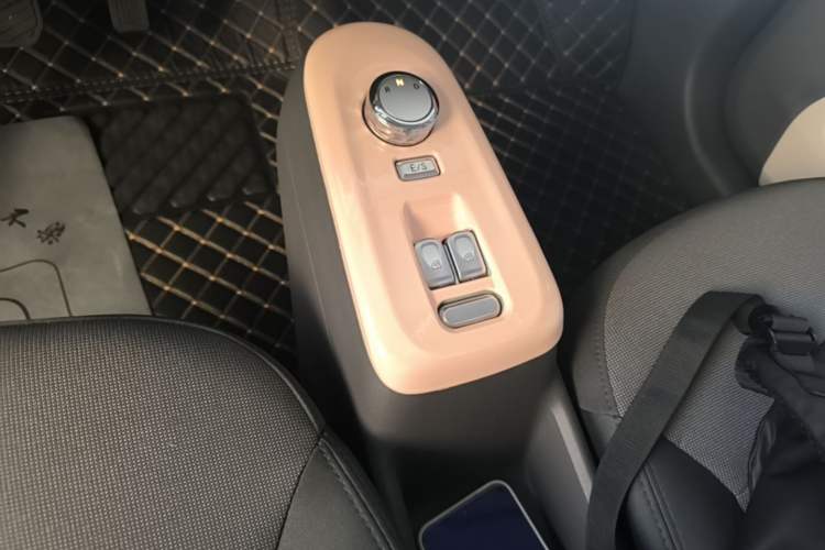 Used CHANGAN NEVO Lumin 2022 155 km – Refreshingly Sweet Edition Gear Lever
