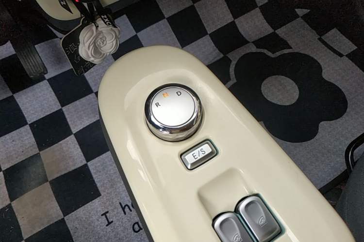 Used CHANGAN NEVO Lumin 2022 155 km – Refreshingly Sweet Edition Gear Lever