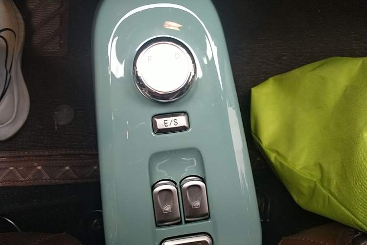 Used CHANGAN NEVO Lumin 2022 155 km – Refreshingly Sweet Edition Gear Lever