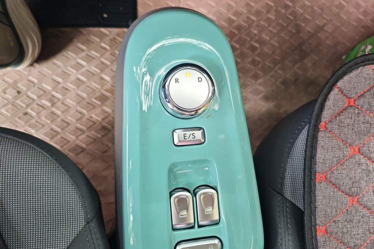 Used CHANGAN NEVO Lumin 2022 210km Sweet Edition Gear Lever