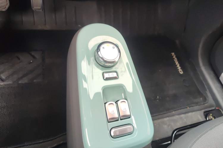 Used CHANGAN NEVO Lumin 2022 155 km – Refreshingly Sweet Edition Gear Lever