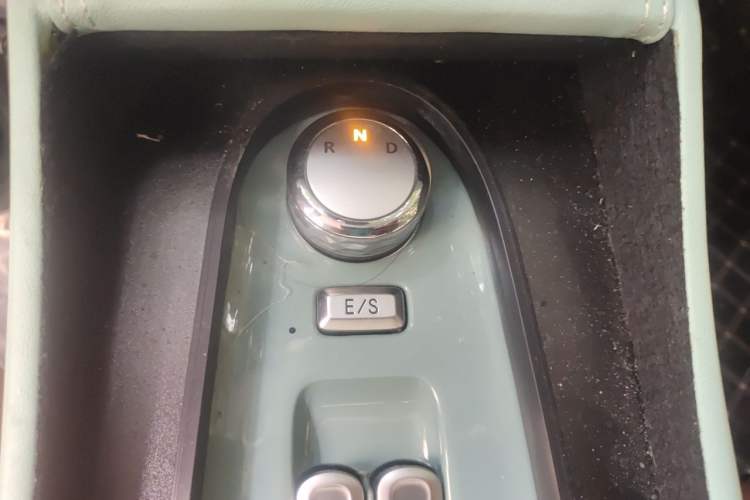 Used CHANGAN NEVO Lumin 2022 155 km – Refreshingly Sweet Edition Gear Lever