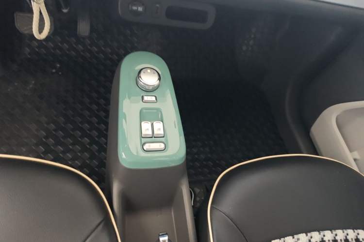 Used CHANGAN NEVO Lumin 2022 155 km – Refreshingly Sweet Edition Gear Lever