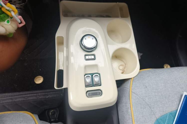 Used CHANGAN NEVO Lumin 2022 155 km – Refreshingly Sweet Edition Gear Lever