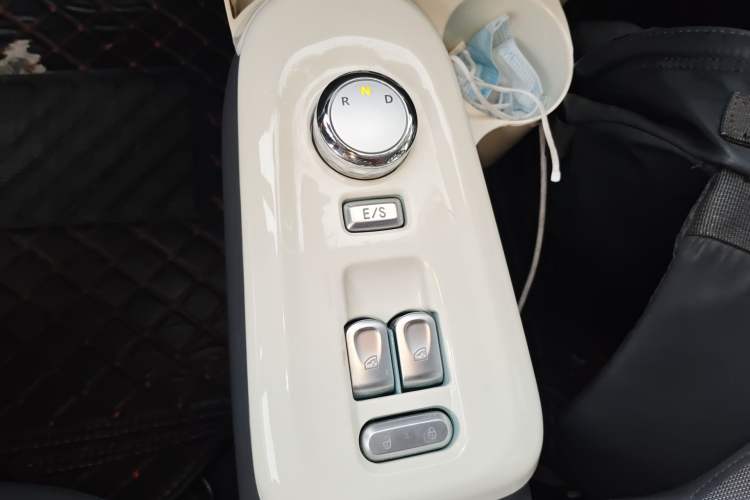 Used CHANGAN NEVO Lumin 2022 155 km – Refreshingly Sweet Edition Gear Lever