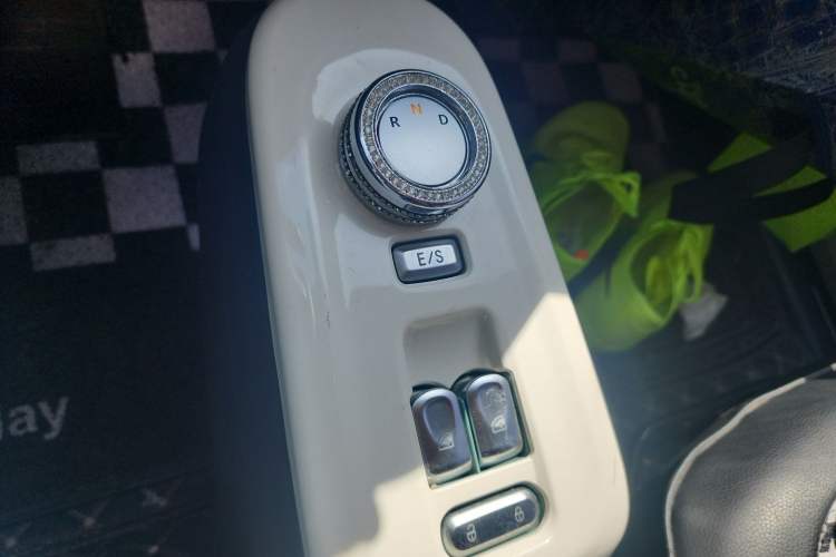 Used CHANGAN NEVO Lumin 2022 210km Sweet Edition Gear Lever